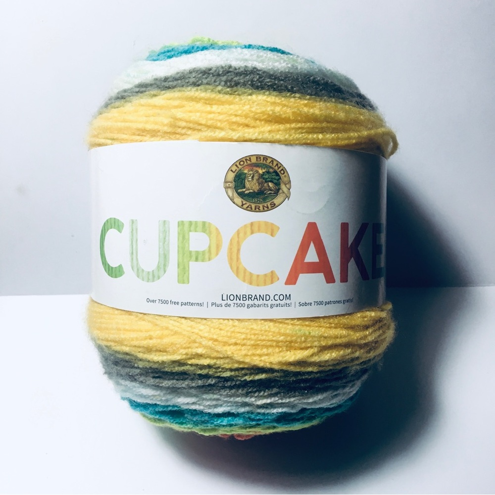 Lion Brand Cupcake Yarn Color 215 Lot 14754 Happy Dance 5.3oz 590yd 3 Light